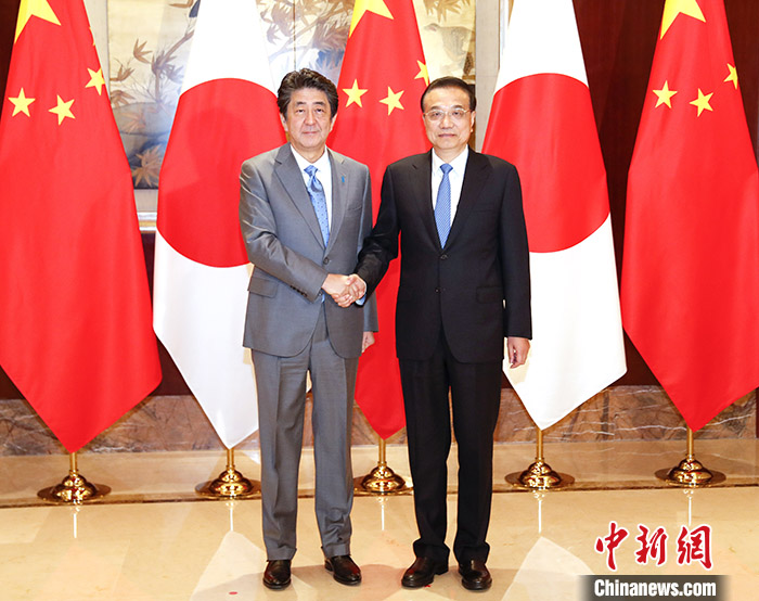 李克强同日本首相安倍晋三举行会谈 李克强同日本首相安倍晋三举行会谈